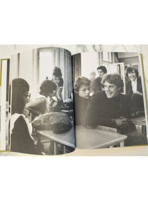 Вам и не снилось. Книга о культовой повести, фильме, эпохе и о первой любви. Щербакова Г., Корсаков Д.